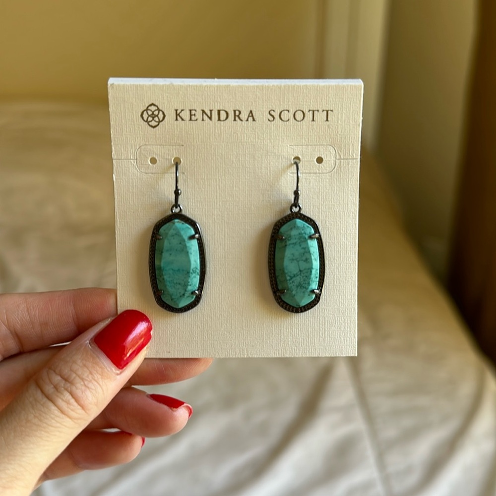 Small Turquoise Kendra Scott Earrings, very good condition